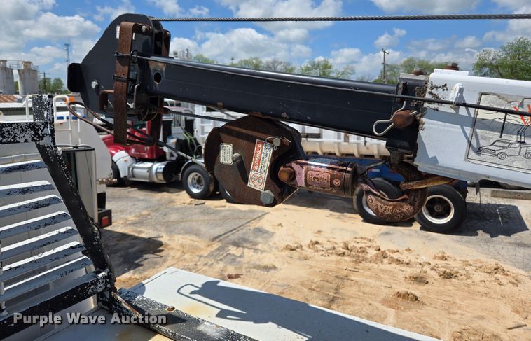 image for item EL2017 1995 International  8100 utility / service truck