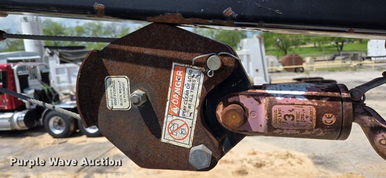 image for item EL2017 1995 International  8100 utility / service truck