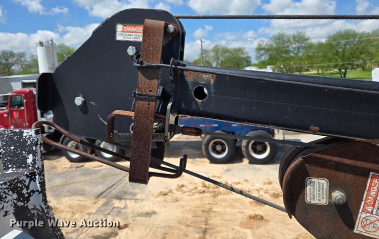 image for item EL2017 1995 International  8100 utility / service truck