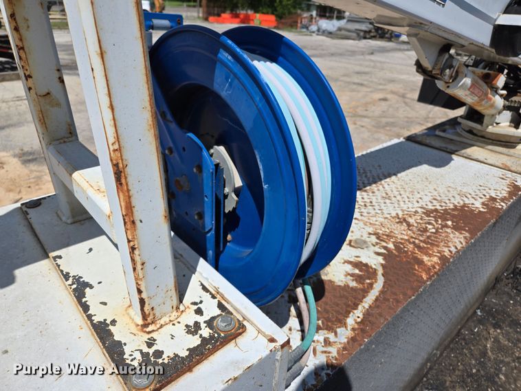 image for item EL2017 1995 International  8100 utility / service truck