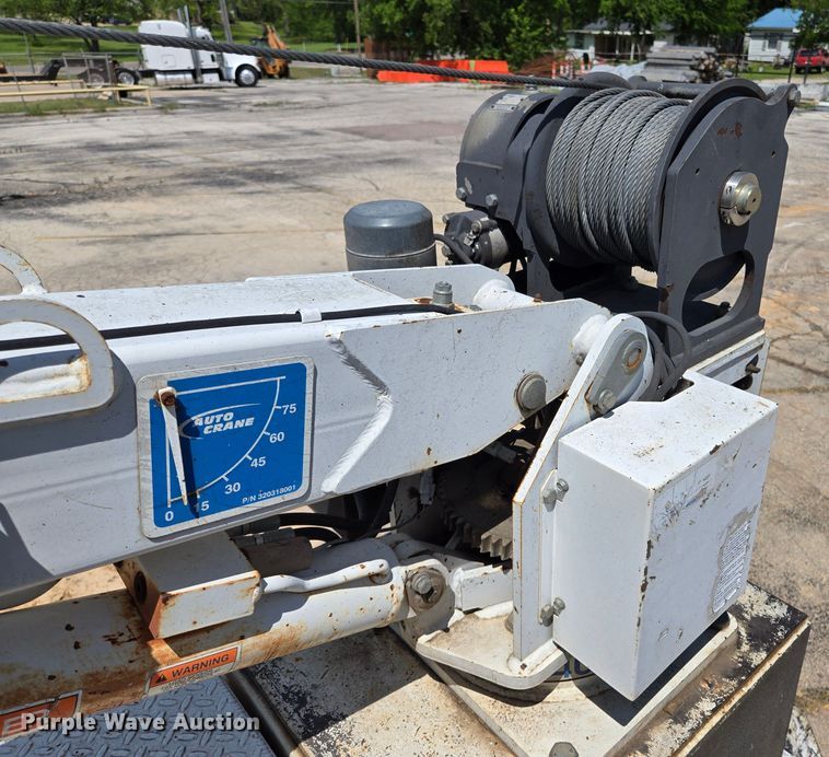 image for item EL2017 1995 International  8100 utility / service truck