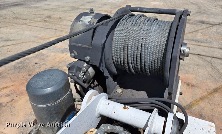 image for item EL2017 1995 International  8100 utility / service truck