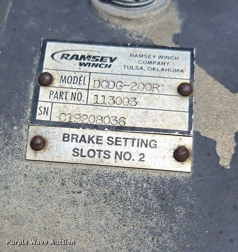 image for item EL2017 1995 International  8100 utility / service truck