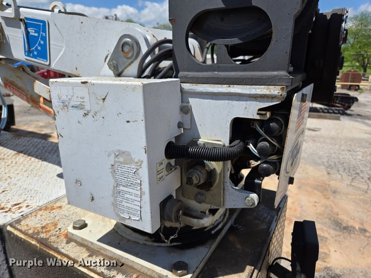 image for item EL2017 1995 International  8100 utility / service truck