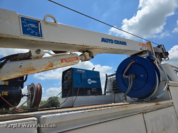 image for item EL2017 1995 International  8100 utility / service truck