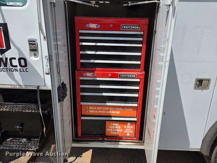 image for item EL2017 1995 International  8100 utility / service truck