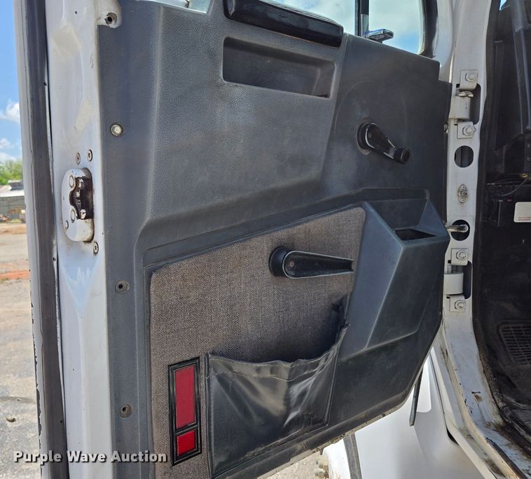 image for item EL2017 1995 International  8100 utility / service truck