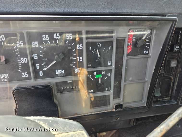 image for item EL2017 1995 International  8100 utility / service truck