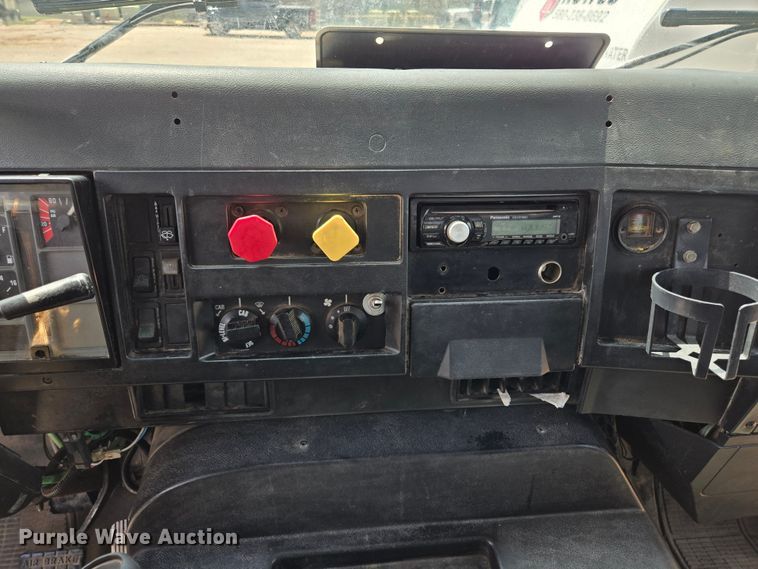 image for item EL2017 1995 International  8100 utility / service truck
