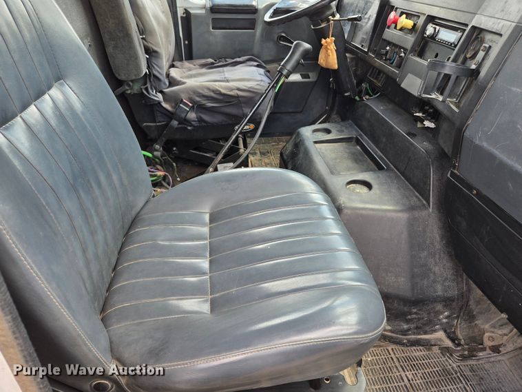 image for item EL2017 1995 International  8100 utility / service truck