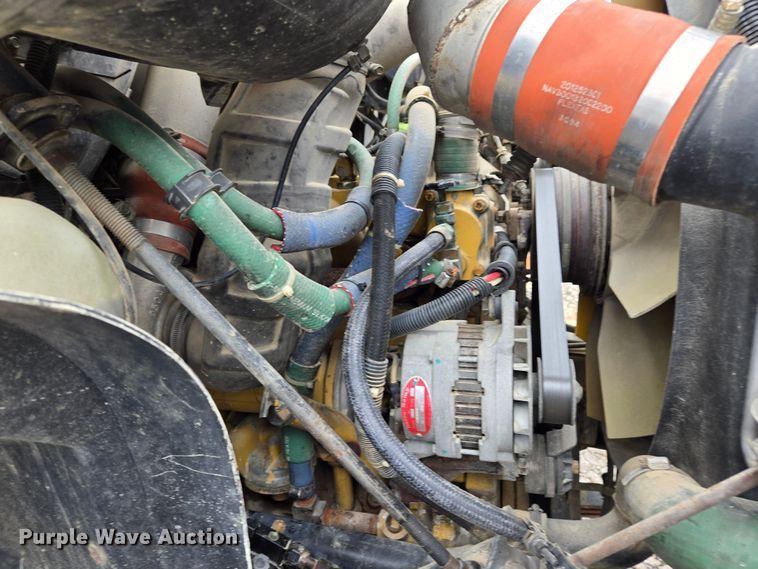 image for item EL2017 1995 International  8100 utility / service truck