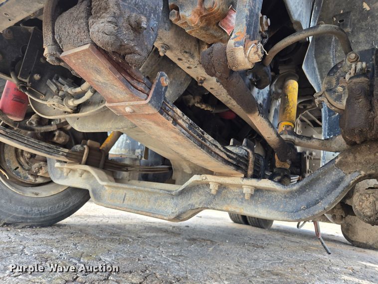 image for item EL2017 1995 International  8100 utility / service truck