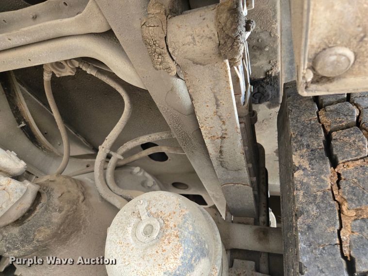 image for item EL2017 1995 International  8100 utility / service truck