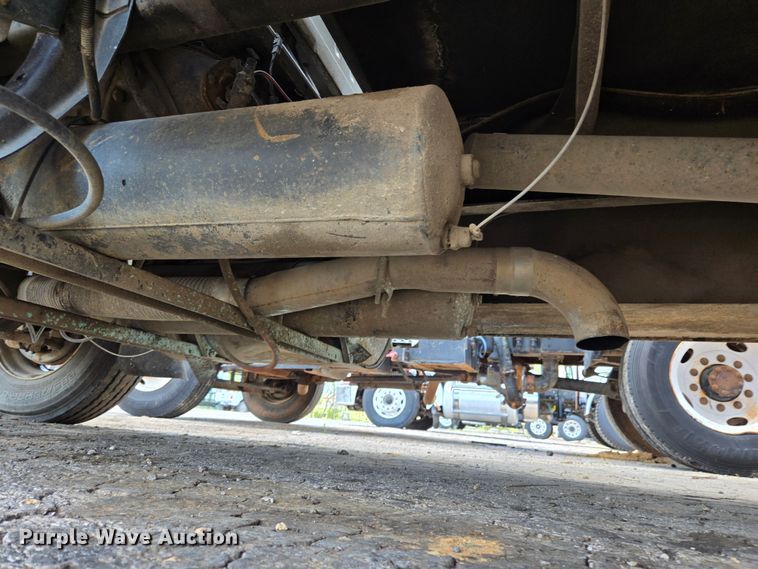 image for item EL2017 1995 International  8100 utility / service truck