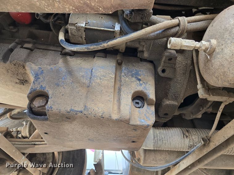 image for item EL2017 1995 International  8100 utility / service truck