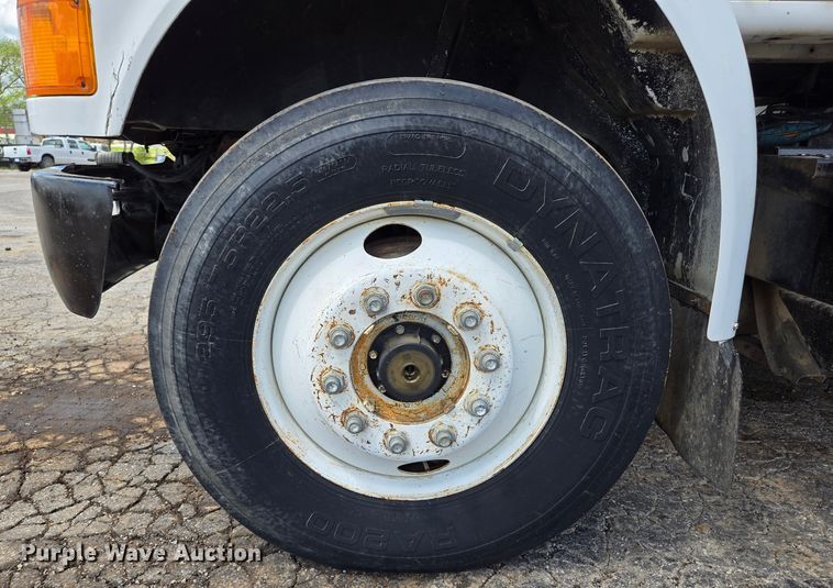 image for item EL2017 1995 International  8100 utility / service truck