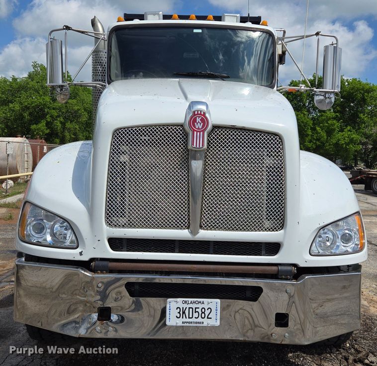 image for item EL2018 2011 Kenworth T440 dump truck
