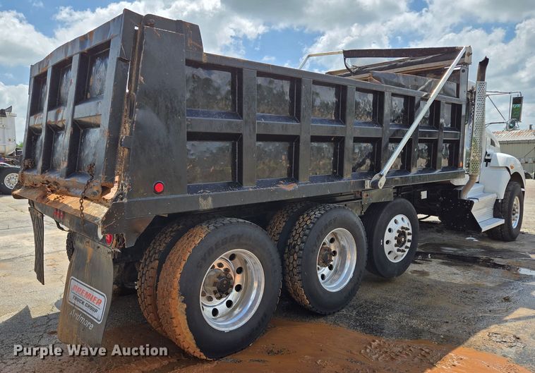 image for item EL2018 2011 Kenworth T440 dump truck