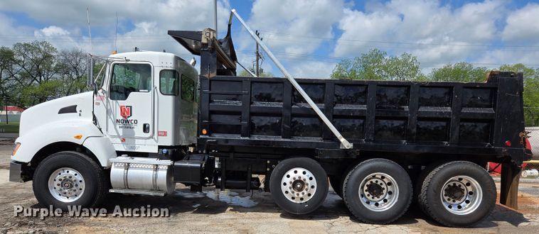 image for item EL2018 2011 Kenworth T440 dump truck