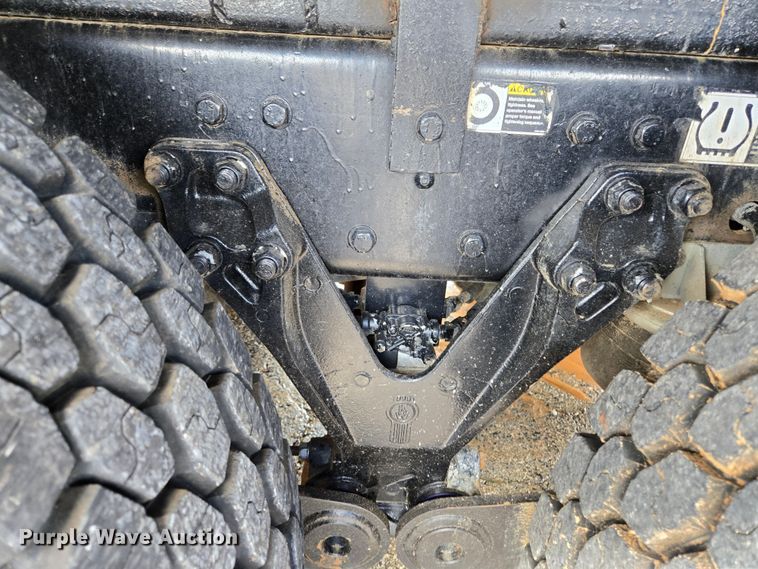 image for item EL2018 2011 Kenworth T440 dump truck