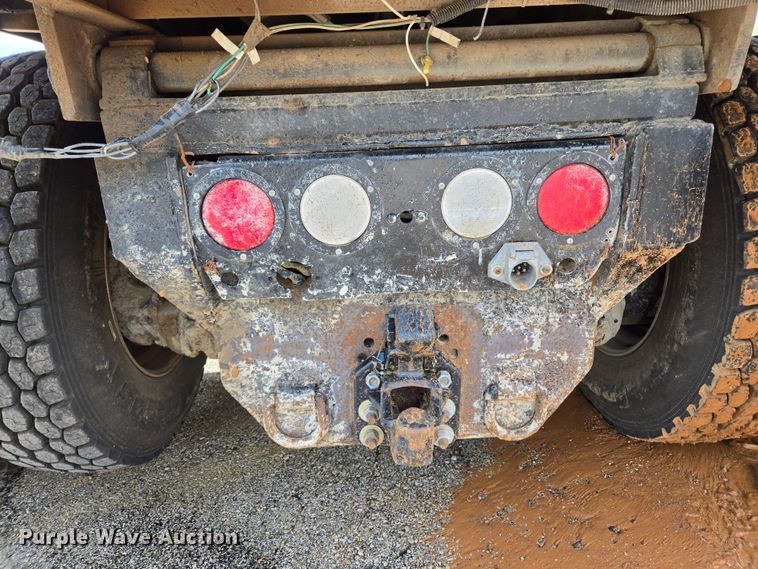 image for item EL2018 2011 Kenworth T440 dump truck