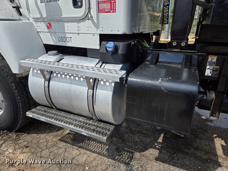 image for item EL2018 2011 Kenworth T440 dump truck