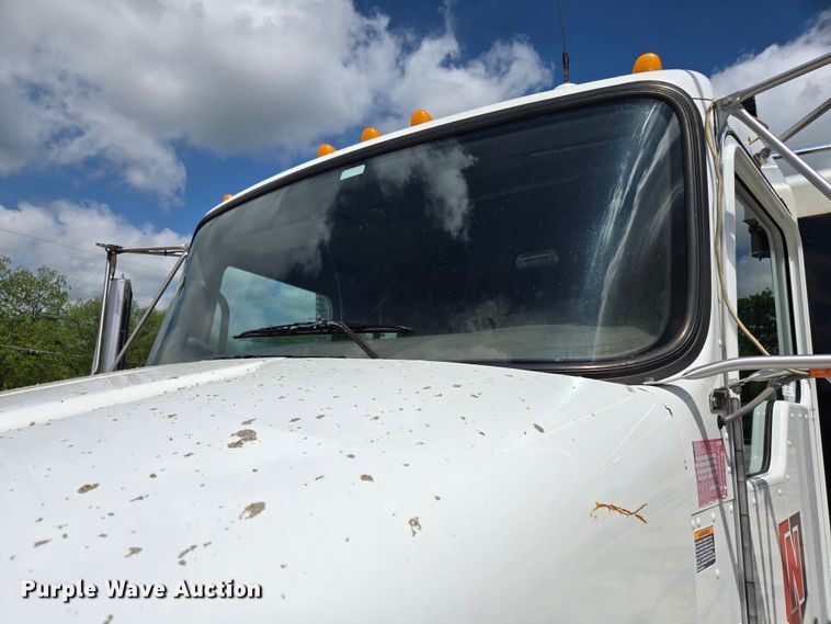 image for item EL2018 2011 Kenworth T440 dump truck