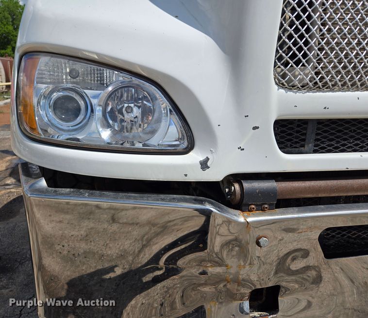 image for item EL2018 2011 Kenworth T440 dump truck