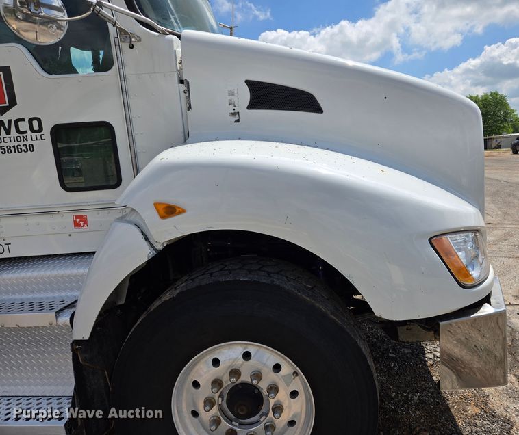 image for item EL2018 2011 Kenworth T440 dump truck