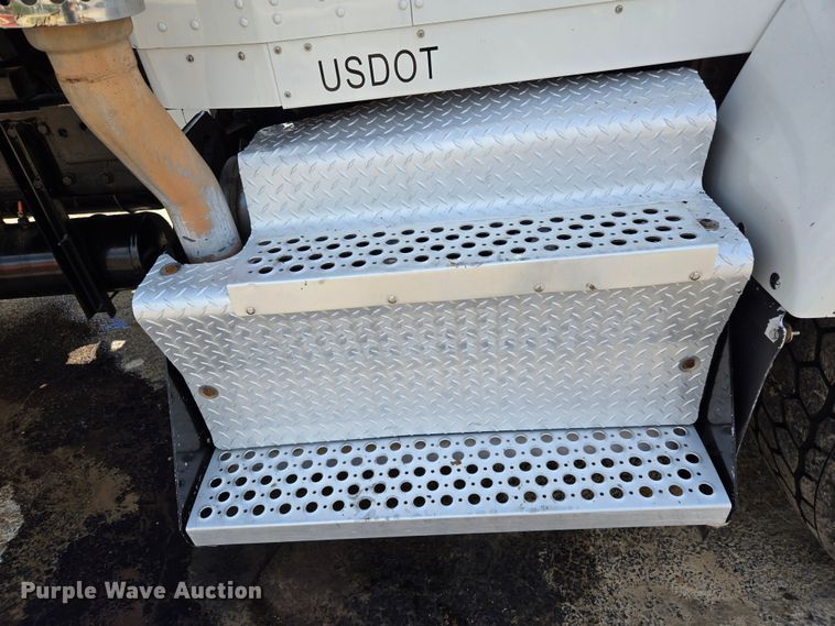 image for item EL2018 2011 Kenworth T440 dump truck