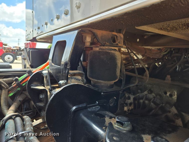 image for item EL2018 2011 Kenworth T440 dump truck