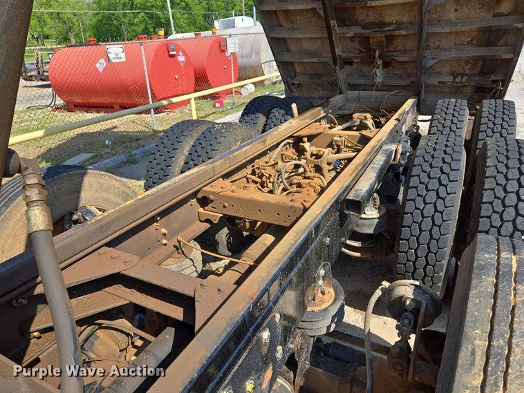 image for item EL2018 2011 Kenworth T440 dump truck