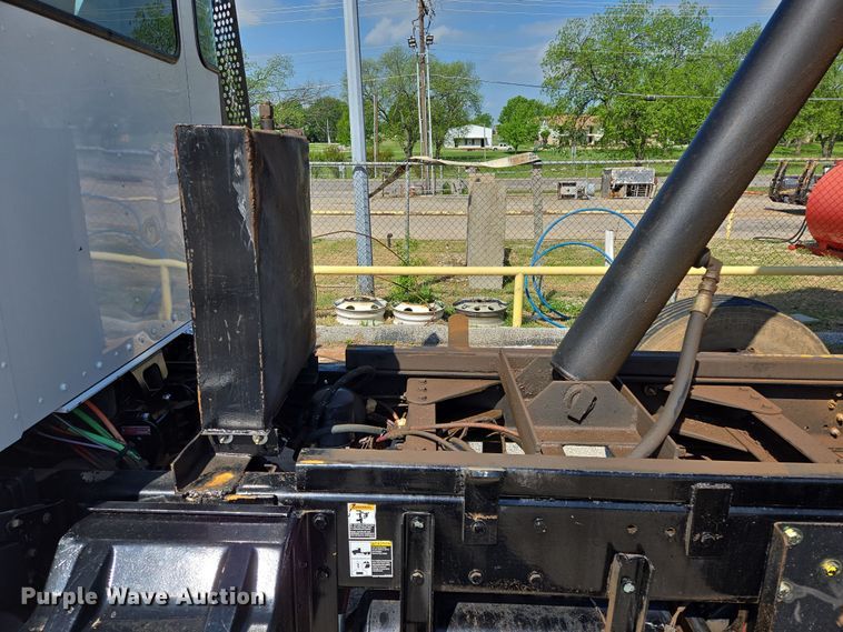 image for item EL2018 2011 Kenworth T440 dump truck