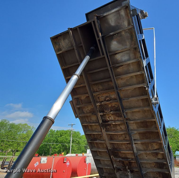 image for item EL2018 2011 Kenworth T440 dump truck