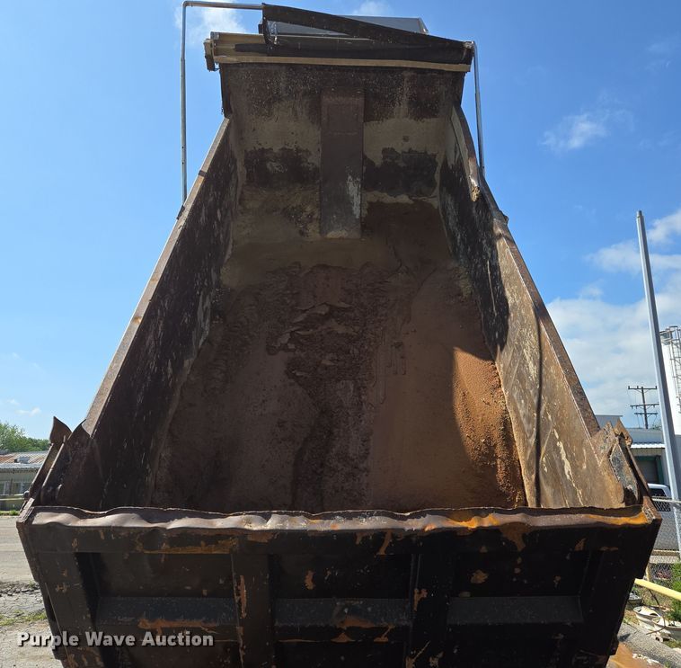 image for item EL2018 2011 Kenworth T440 dump truck