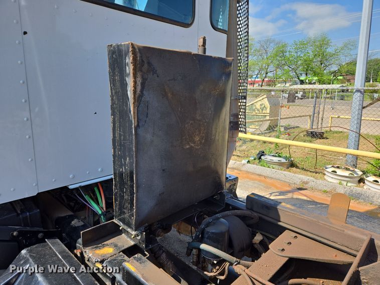 image for item EL2018 2011 Kenworth T440 dump truck