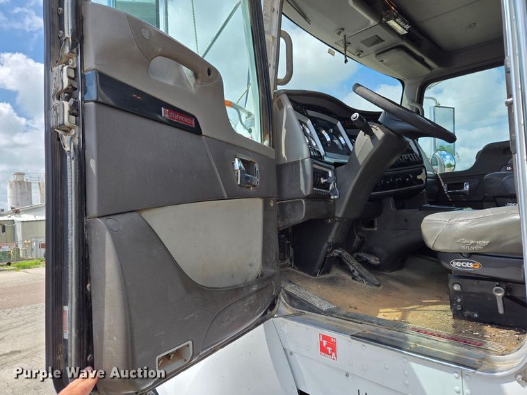 image for item EL2018 2011 Kenworth T440 dump truck