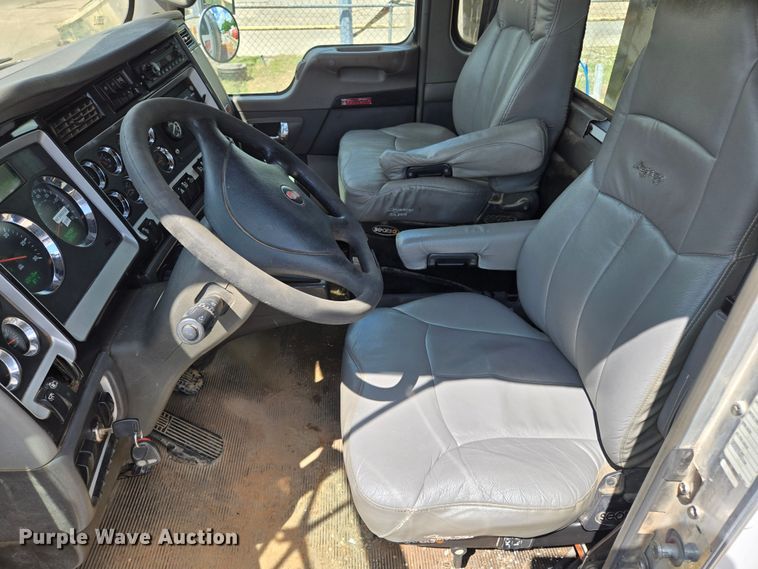 image for item EL2018 2011 Kenworth T440 dump truck