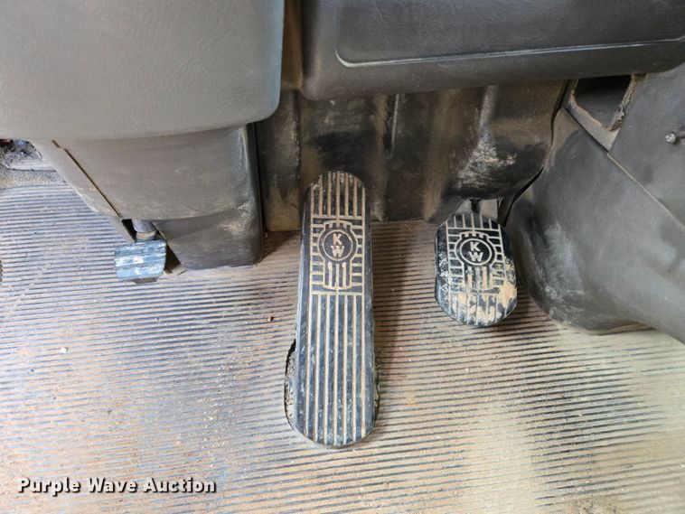 image for item EL2018 2011 Kenworth T440 dump truck