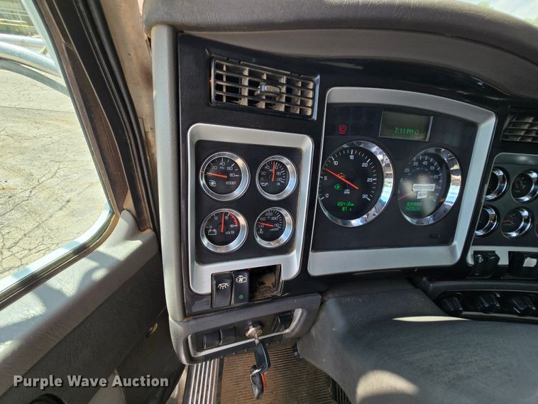 image for item EL2018 2011 Kenworth T440 dump truck