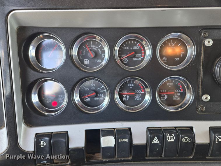 image for item EL2018 2011 Kenworth T440 dump truck