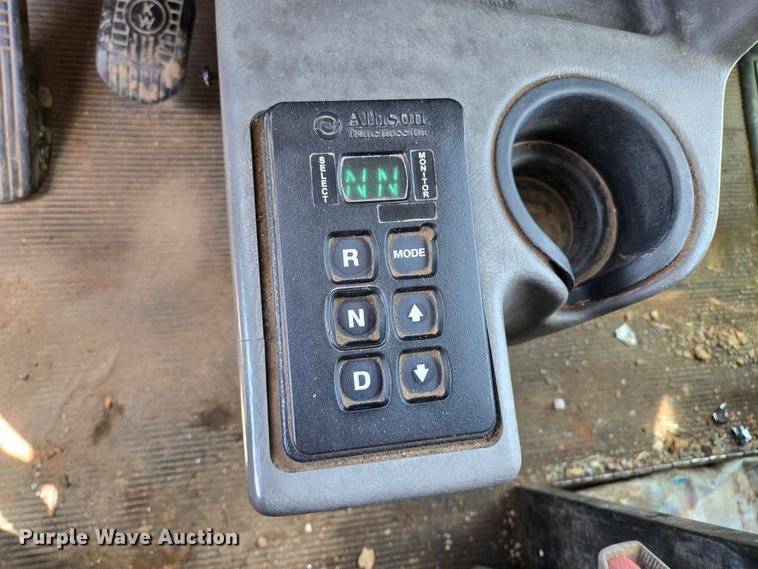 image for item EL2018 2011 Kenworth T440 dump truck