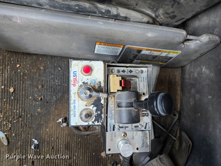 image for item EL2018 2011 Kenworth T440 dump truck