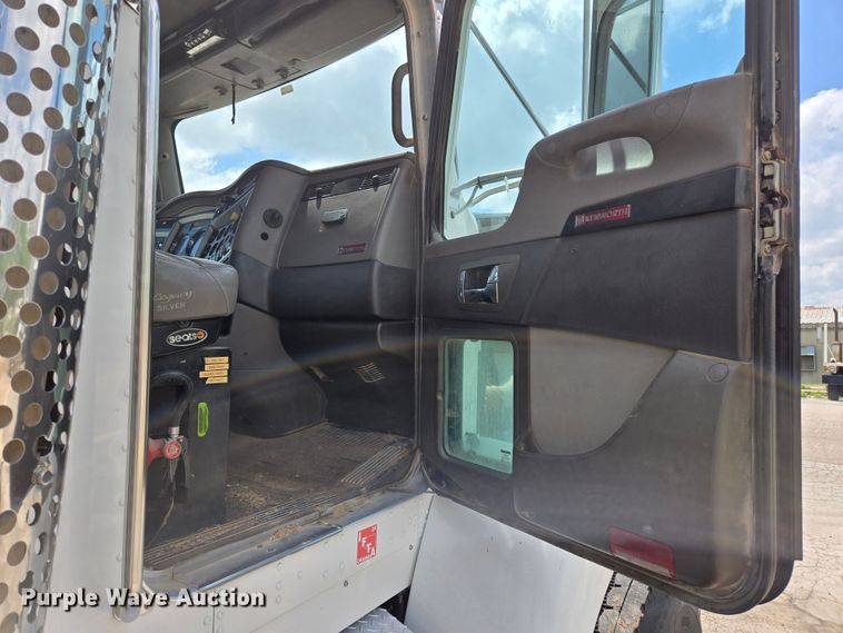 image for item EL2018 2011 Kenworth T440 dump truck