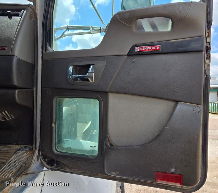 image for item EL2018 2011 Kenworth T440 dump truck