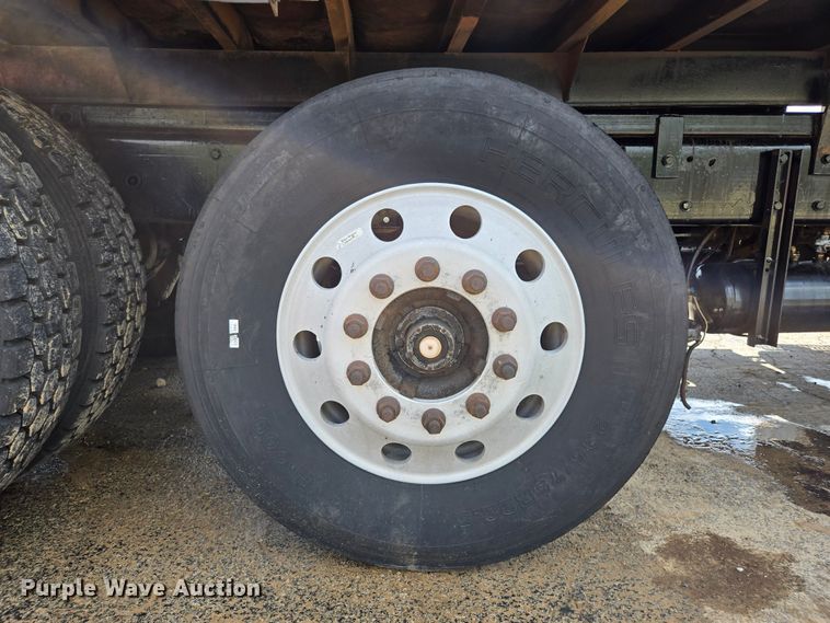 image for item EL2018 2011 Kenworth T440 dump truck