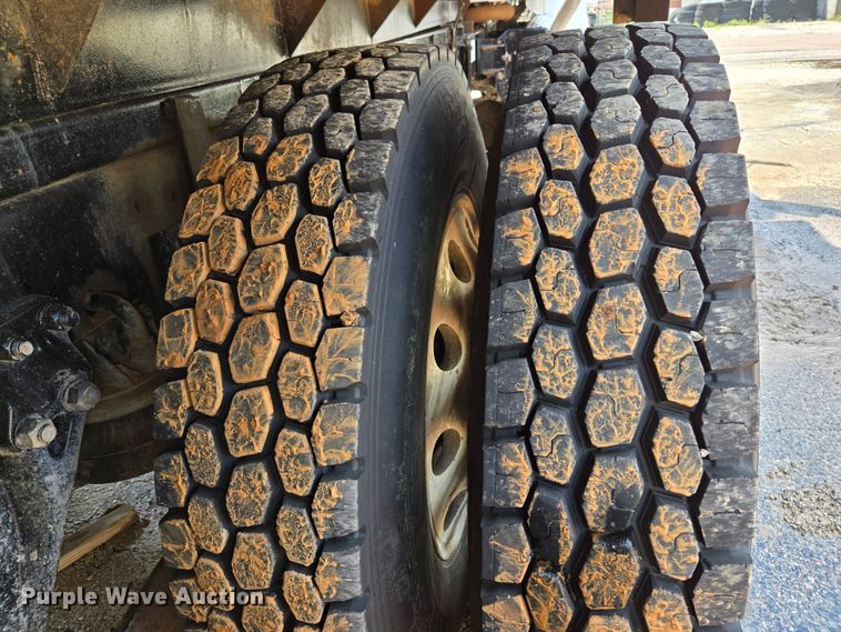 image for item EL2018 2011 Kenworth T440 dump truck