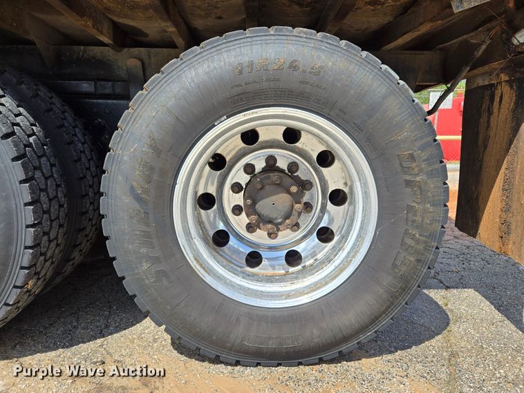 image for item EL2018 2011 Kenworth T440 dump truck