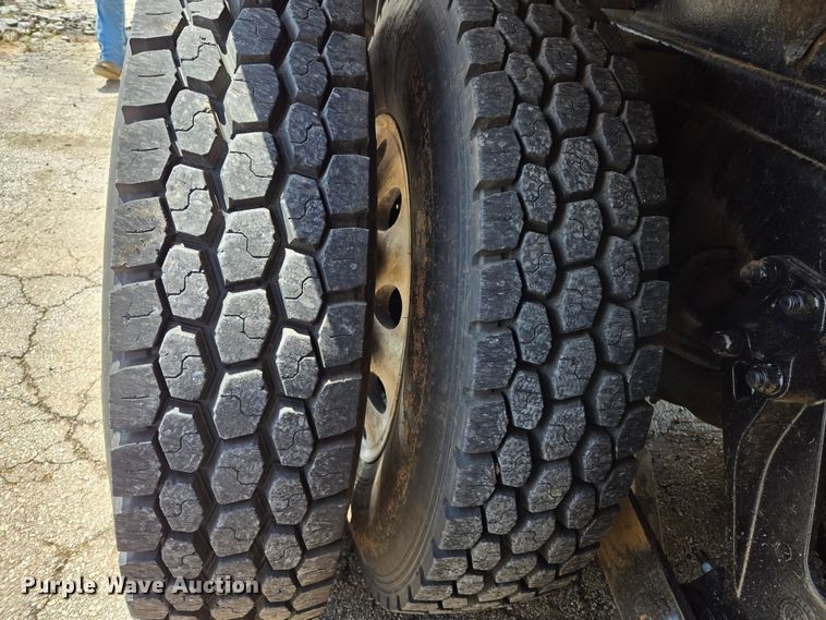 image for item EL2018 2011 Kenworth T440 dump truck