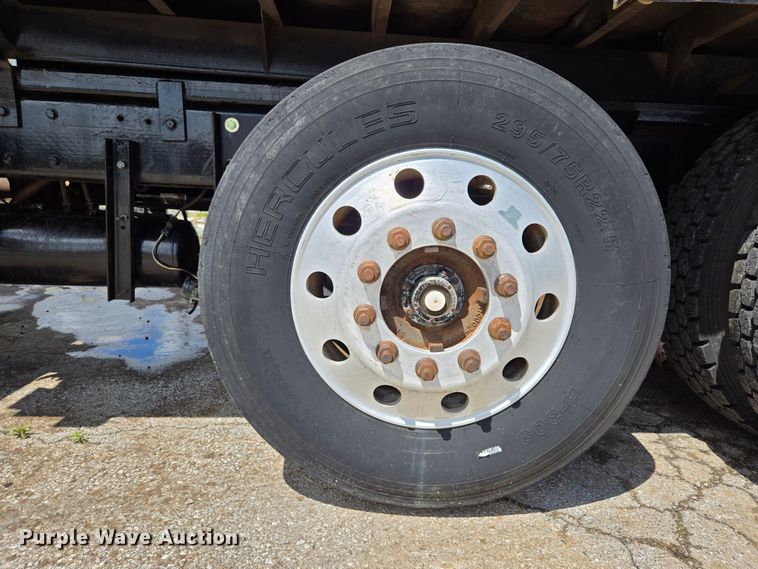 image for item EL2018 2011 Kenworth T440 dump truck